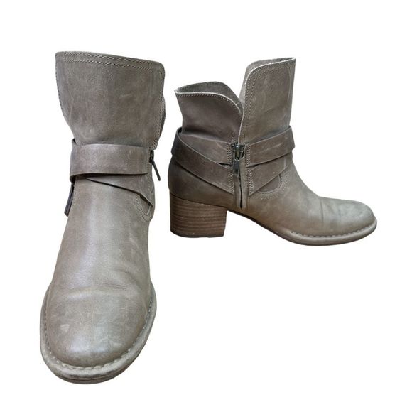 UGG Elora Ankle Boots - Size 7 - Picture 3 of 8